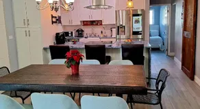 3-bedroom Private duplex house, full kitchen living room, parking, WiFi BBQ Karaoke Available - Image 4