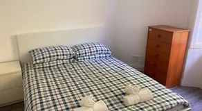Spacious city center main door 3 bedrooms flat - Image 2