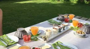 Suites de Campagne Les Eydieux, petits déjeuners inclus - Image 3