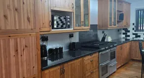 Rainsough Cottage Guest House - Shared Bathroom - Free Parking & WiFi - Image 4