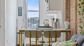 Chic Penthouse with bus stop at doorstep - 15 Minutes to NYC - Image 5