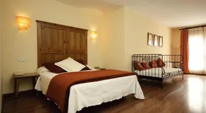 Hotel Pirineos - Image 2