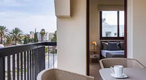Modern 2-Bedroom Apartment with Balcony & WiFi - Image 3