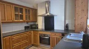 52 - room 4 - city view - Image 3