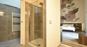 Welc-om Royal Garden luxury rooms - Image 3