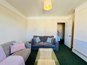 Large & Bright Holiday Home by Felixstowe Beach - Image 2