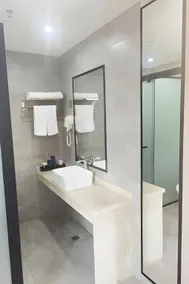 Home Inn Neo Zhuhai Hengqin Huafa Mall - Image 2