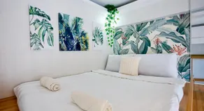 Modern Studio Near Airport Pool & Gym, Self check-in FREE Fast WiFi Netflix & Kitchen - Image 2