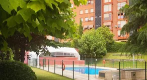 Appartement stylé avec piscine d'été à proximité du métro - Image 5