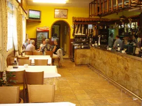 Hostal Restaurante La Cepa - Image 5