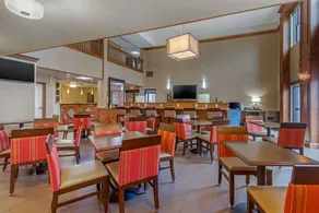 Comfort Inn & Suites - Image 5