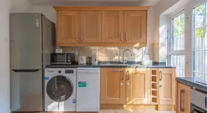 Bromley Base, Work Stay, Spacious, Free Parking - Image 5