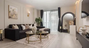 Luxury Liverpool City Centre Apartment with Balcony, Sleeps 8, Near Liverpool ONE and Royal Albert Docks - Image 2