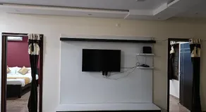 Four Seasons Homestay - Best Homestay in Tirupati- Luxurious Two Bedrooms Luxury AC apartments - Fast WiFi, Kitchen, Android TV - Easy access to Airport, Railway Station and to all Temples - Image 3