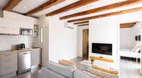 Decô Apartments Barcelona-Sants - Image 3