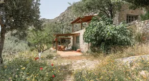 Boutique Stone Cottage House - Image 3