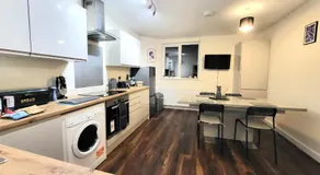 Guest House - close to all amenities - Image 5