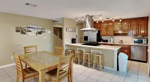 The Yellow House - Image 5