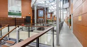 Stylish Heritage 2BR Loft near City and River with Pool and Free Parking - Image 4