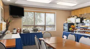 Travelodge by Wyndham Spruce Grove - Image 5