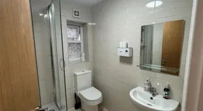 Cosy Hideaway with Hot Tub & Private Garden - Image 2