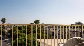 Seaview apartment newly renovated to high quality - Image 3