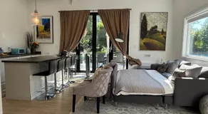 Casa de Leon Lakeview Guesthouse - Image 2