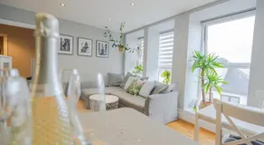 Stunning Bright Two Bedroom Apartment In Southbourne - Image 3