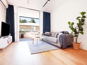 Stylish Studio with Balcony near Darling Square - Image 2
