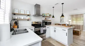 1 Block to Downtown - 7 min to beach - King bed & Free parking - Image 4