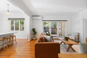 Bright 3-Bed with Garden by Banks Street Reserve - Image 3