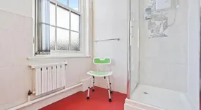 Bright, airy space with Parking and Netflix Apt 112 - Image 4