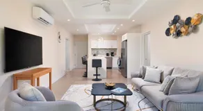 Walk to Mullins Beach Ground Floor Pool Fast WiFi - Image 2
