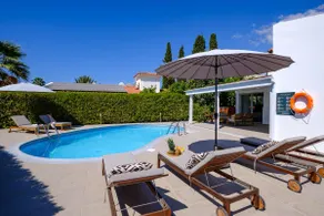 Ivy Blue Villa by Nomads - Short Walk to Coral Bay - Image 5