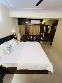 Luxur Inn - 3BHK Apartment - Image 2
