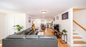 37 - 3BR Quincy - Cozy Townhouse near Adams Park - Image 3