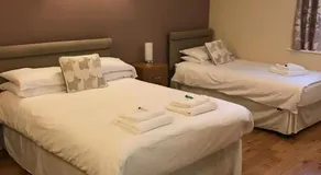 The Crown Hotel - Image 4