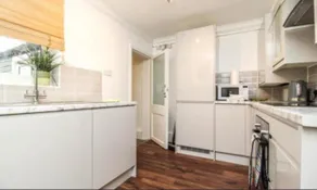 Charming Victoria Conversion Flat in Brentwood with a Garden & Free Parking - Image 4