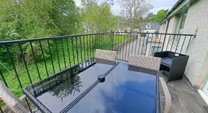 Loch Ness Balcony Apartment - Image 4