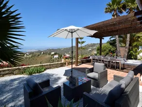 Villa in Sayalonga mit Privatpool - Image 4