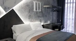 LAURIA Luxury Room - Image 2