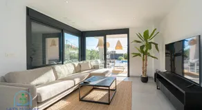 Brand new Luxury Villa with pool - Image 3