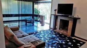 Toca do Dino - casa aconchegante com vista, lareira, piscina e área kids - Image 2