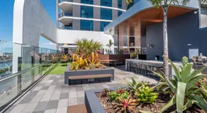 Modern 2 Bedroom Apartment with Parking South Brisbane - Image 3