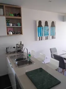Marina View Apartment on the Maribyrnong River, Melbourne - Image 3