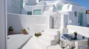 White Swallow Suite Santorini - Image 4