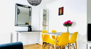 Amazing Location - City of London- 2 Bedroom Stunning Canal View House With Private Garden,Parking & Balcony - Image 4