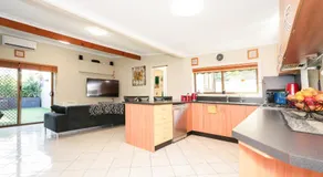 Brunswick Melbourne-Cosy Room-Great location - Image 3