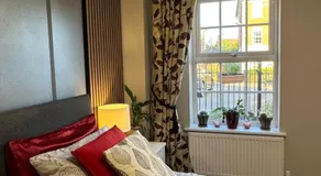 Chrysanthemum Drive stays - Image 2