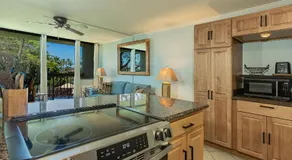 Maui Vista 1203 walking distance to beach restaurants, peek of ocean - Image 4